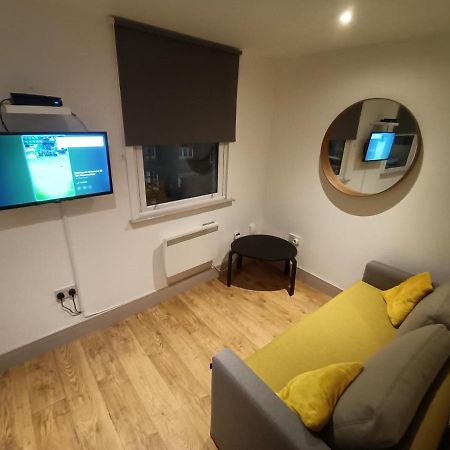 Lovely 1 Bedroom Apartment In Лондон Экстерьер фото