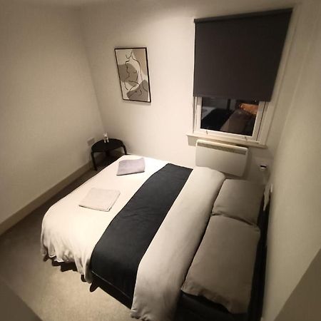 Lovely 1 Bedroom Apartment In Лондон Экстерьер фото