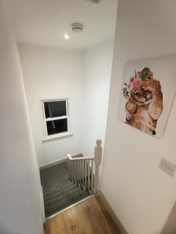 Lovely 1 Bedroom Apartment In Лондон Экстерьер фото